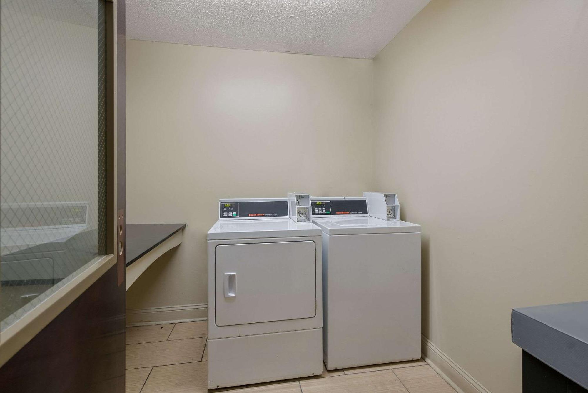Comfort Inn Fayetteville I-95 Екстер'єр фото